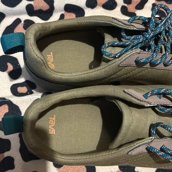 Teva Women’s Terra Canyon Hiker, Upper made of cotton and canvas, rugged sole. - Picture 5 of 5